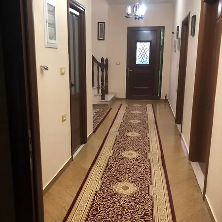 Orhan Lazarat Villa Gjirokastër